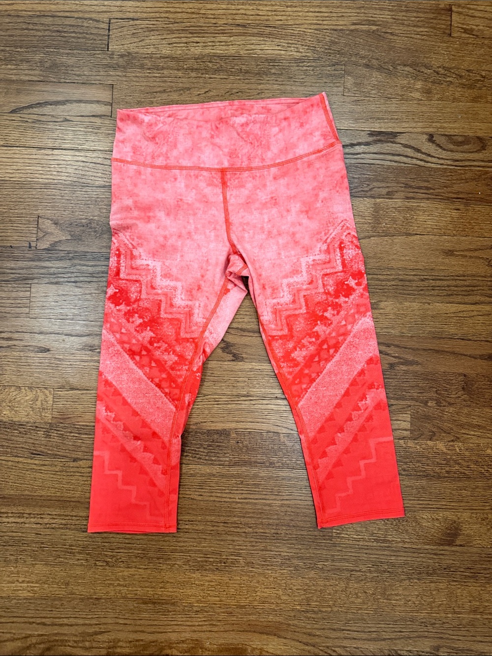 ALO Yoga Coral Pink Patterned Capri Leggings